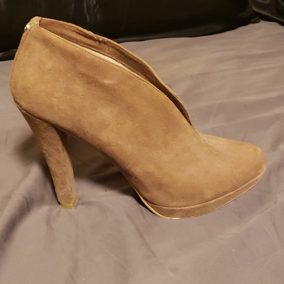 Michael Kors tan heels - Picture 3 of 4
